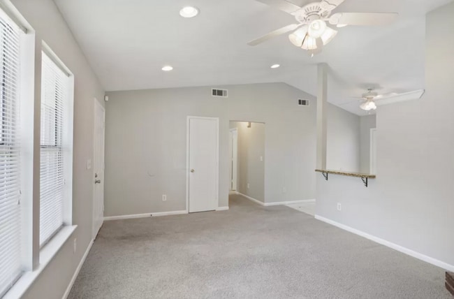 Building Photo - 3 bed 2 bath in Decatur!