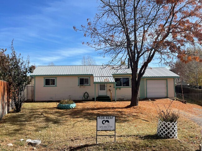 Building Photo - 154 S Los Pinos Dr