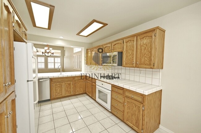 Building Photo - 3750 W Vincent Ln