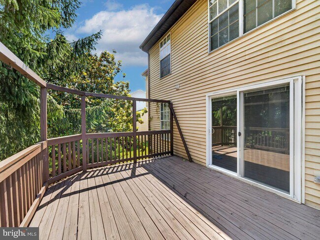 Building Photo - 801 High Plain Dr