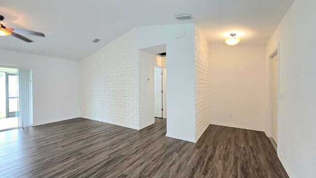 Building Photo - 232 NW 6th Ave