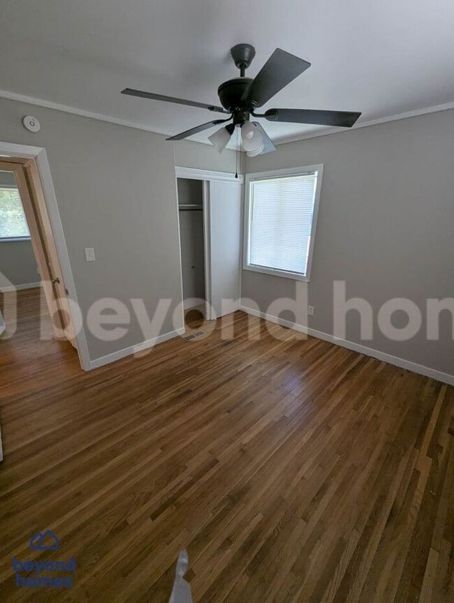 Building Photo - Spacious 3-bedroom, 1.5-bath home availabl...