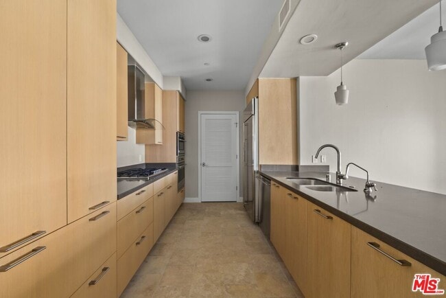 Building Photo - 317 Caruso Ave
