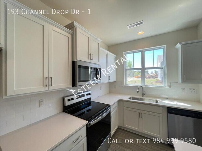 Building Photo - 193 Channel Drop Dr
