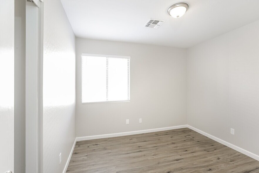 Building Photo - 10528 E Calypso Ave