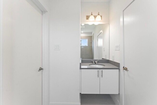 Building Photo - 9609 Habitat St