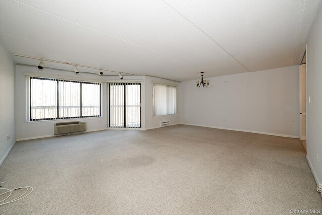 Building Photo - 300 High Point Dr