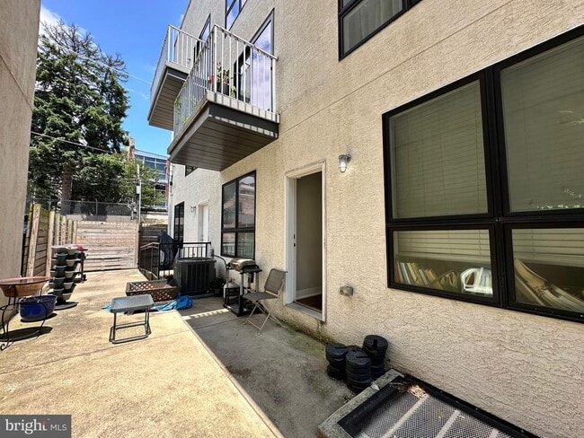 Building Photo - 922-26 N 17th St