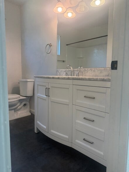 Building Photo - 1820 Marigold Ln