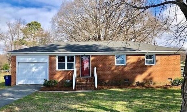 Primary Photo - Single Family Ranch in Matthews!