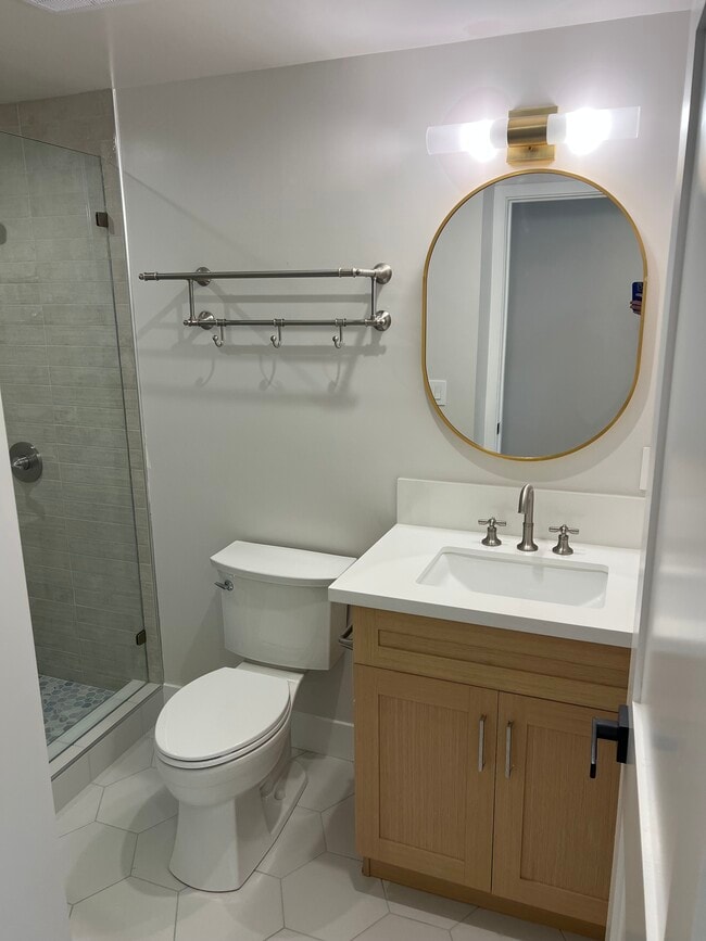 Building Photo - 1834 N Van Ness Ave