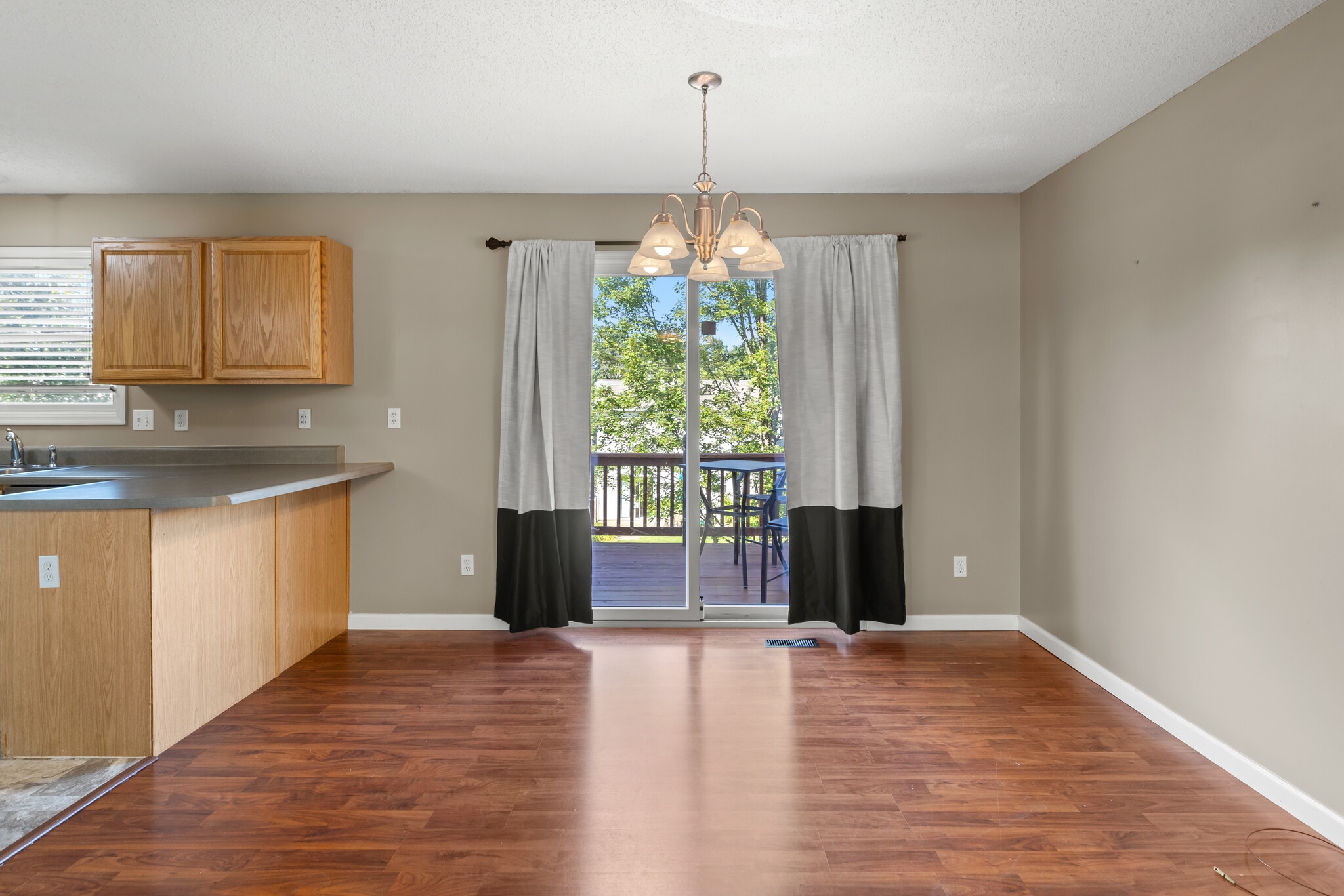Building Photo - 576 Donna Marie Dr