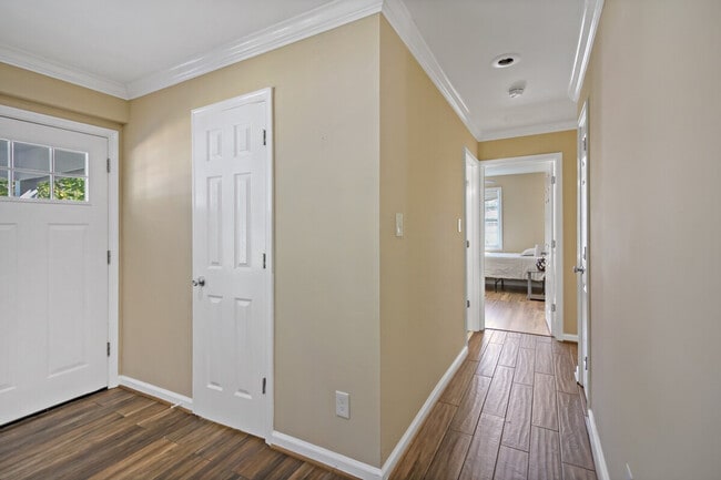 Building Photo - 7103 Highland St