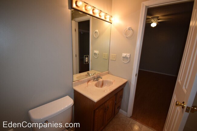 Building Photo - 2 br, 1 bath House - 113-3 Hagerman Court
