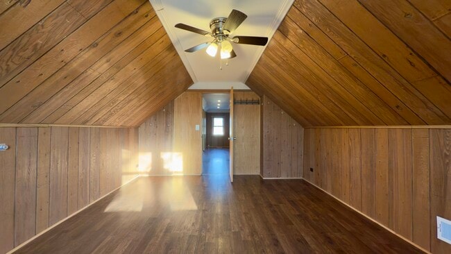 Building Photo - 7127 S Ridgeway Ave