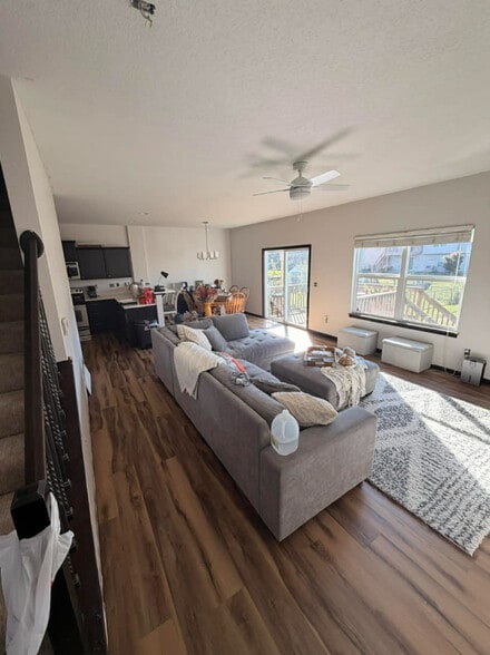 Building Photo - 1785 Sara Ct