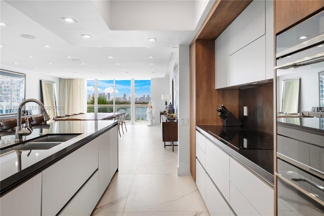 Building Photo - 450 Alton Rd