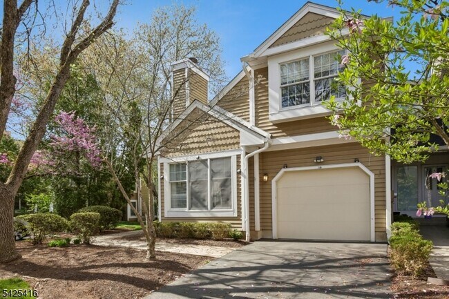 Building Photo - 14 Exeter Rd