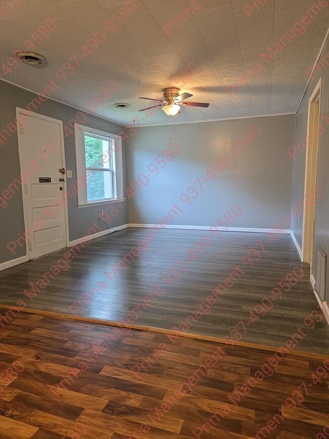 Building Photo - Quaint 3 bed 1 bath house with AC & everyt...