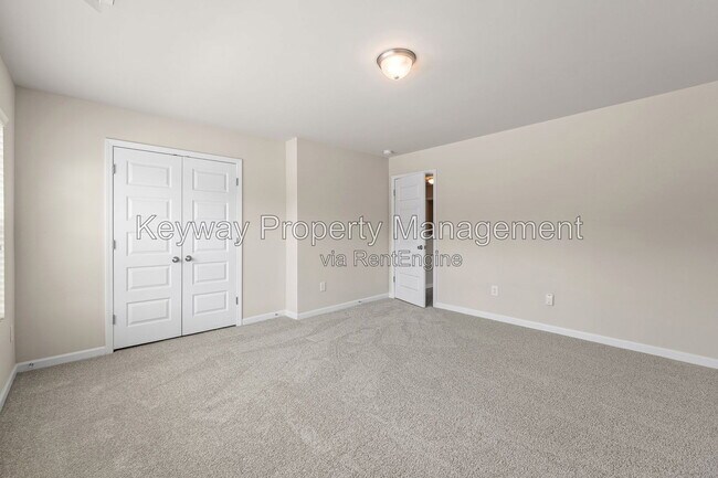 Building Photo - 910 Clover Ct