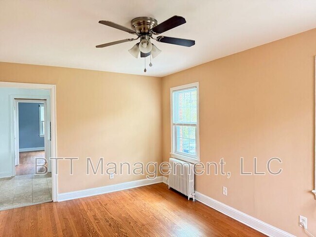 Building Photo - 8401 Greenwood Ave