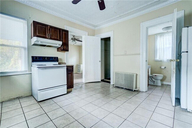 Building Photo - 416 Gregory St