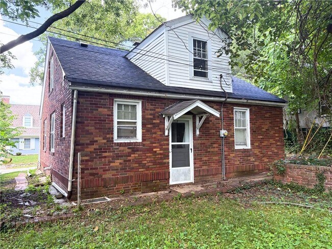 Building Photo - 1537 W William St