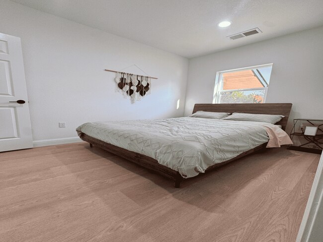 Building Photo - 1053 Brommer St