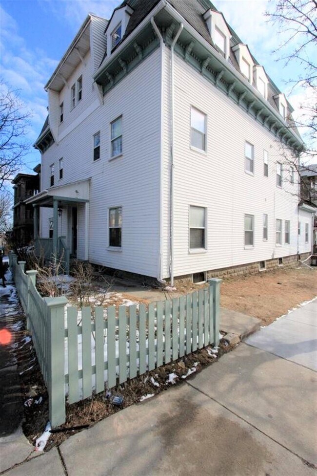 Building Photo - 358 Broadway