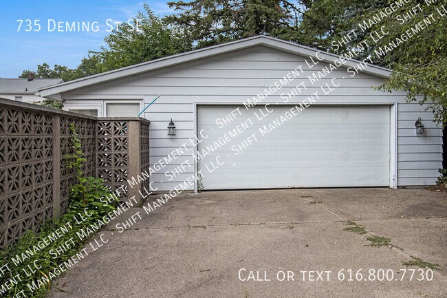 Building Photo - 735 Deming St SE