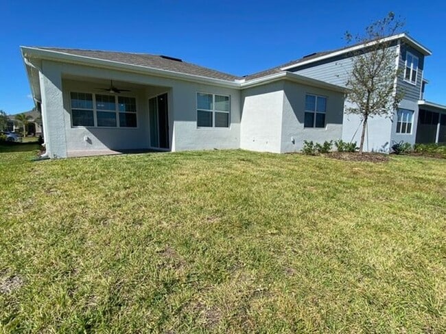 Building Photo - 4/2 Single family home