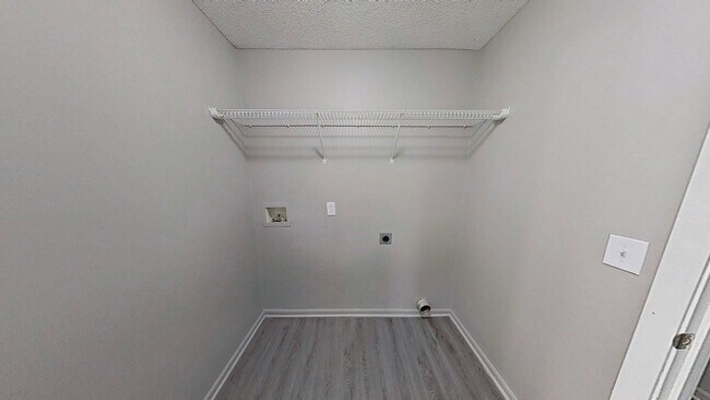 Building Photo - Oak Grove 2 Bedroom 1 1/2 Bath Duplex