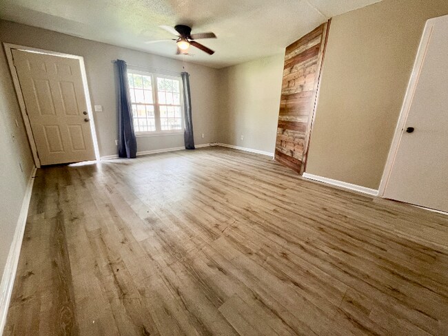 Building Photo - 214 Plantation Rd