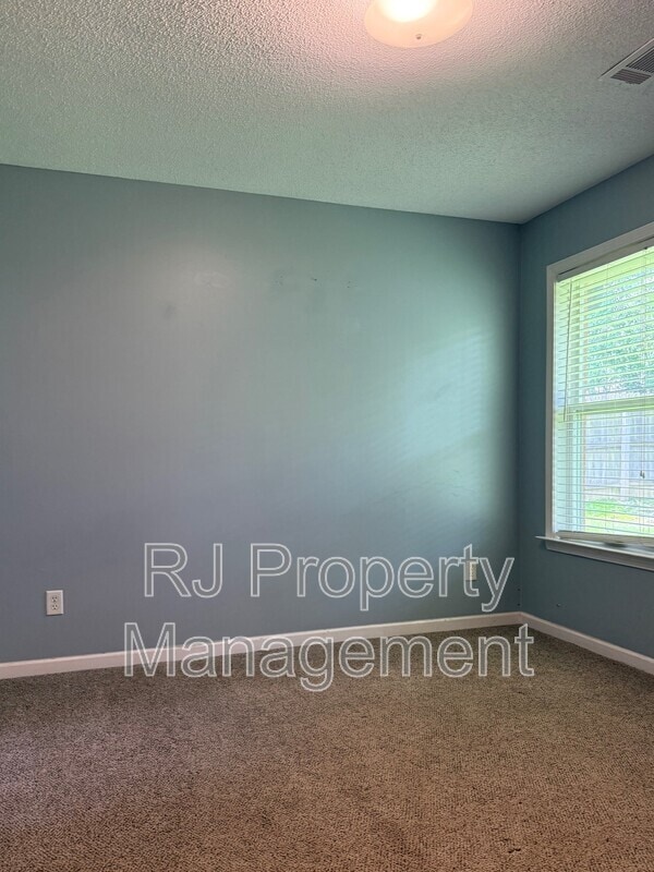 Building Photo - 6095 E Everett Hill Cir