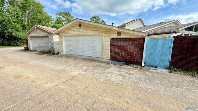 Building Photo - 1217 Catskill Cir SE