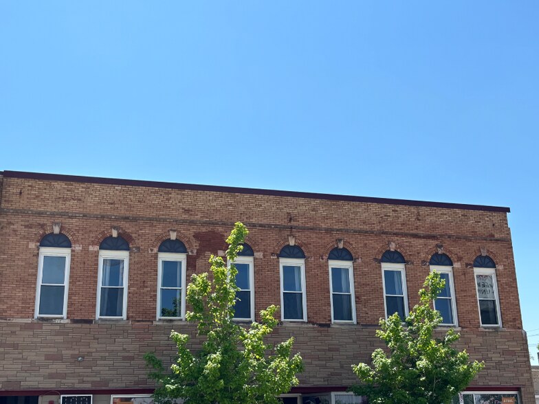 Building Photo - 202 3rd Ave