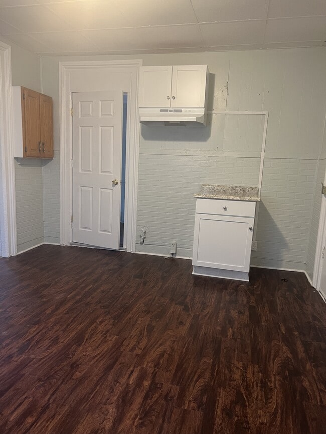 Building Photo - 367 Hawley St