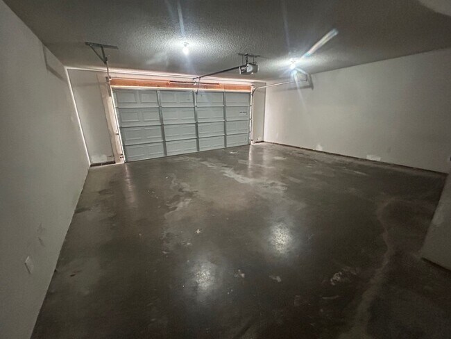 Building Photo - 25 Oak Lake Ct