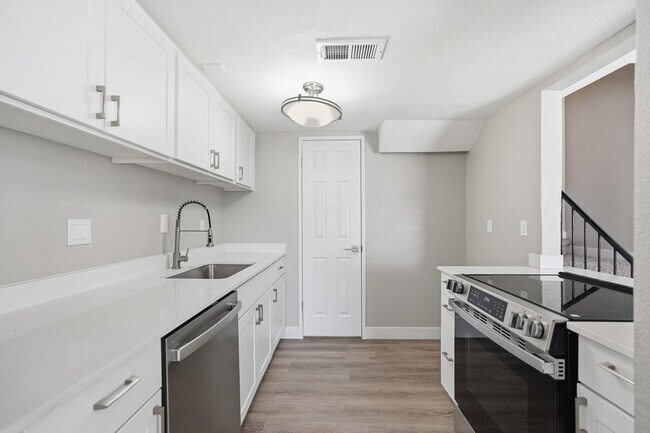 Building Photo - 8053 N 32nd Dr