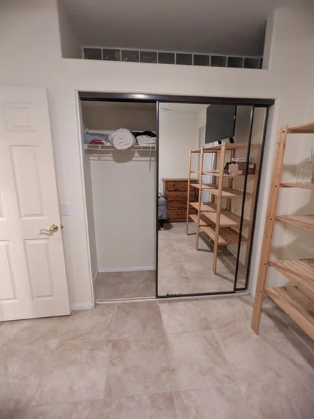 Building Photo - 3587 Cameo Dr