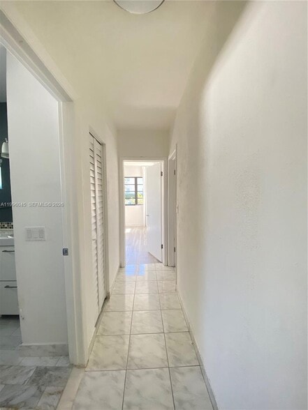 Building Photo - 1325 Marseille Dr