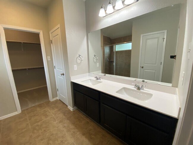 Building Photo - 21607 Surrey Ln