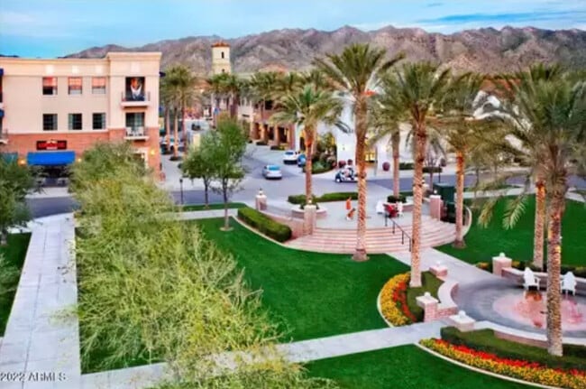 Pedestrian friendly downtown main street with restaurants, grocery store, yogurt and coffee shop! - 20892 W Eastview Way