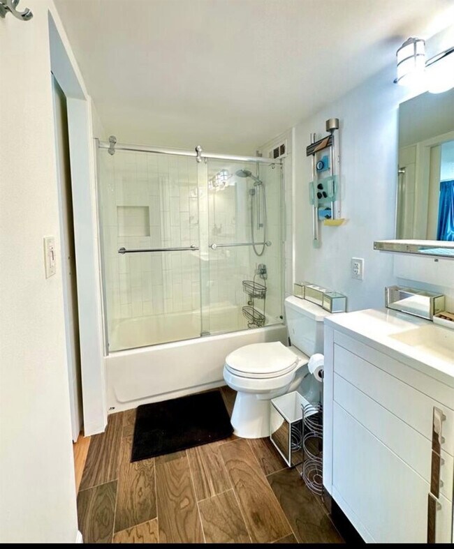 Building Photo - 137 Golden Isles Dr