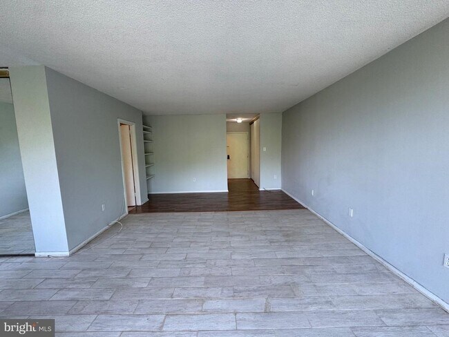 Building Photo - 2059 Huntington Ave
