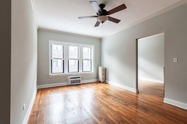Building Photo - 740 W Addison St