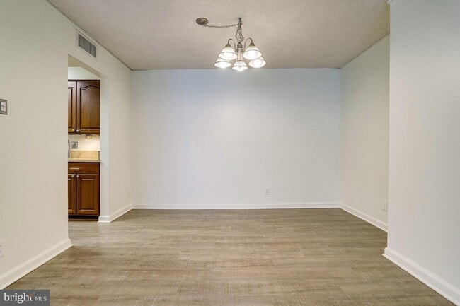 Building Photo - 3800 Fairfax Dr