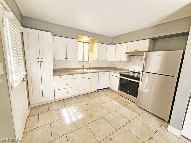 Building Photo - 5409 Mountain View Dr