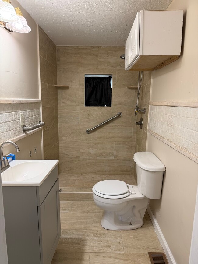 Building Photo - 2900 Dawson Ave SW