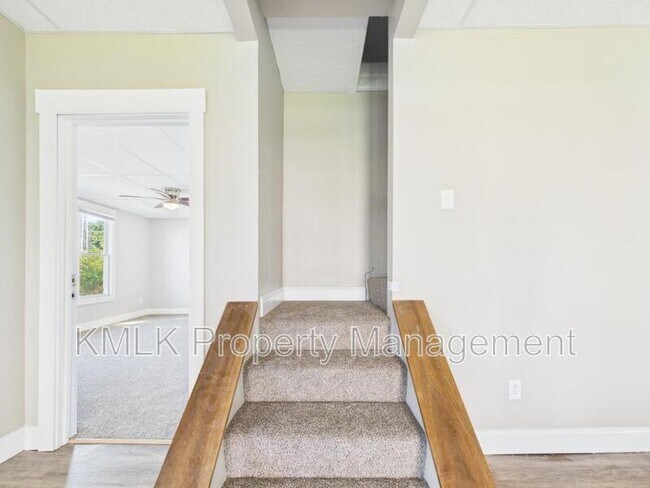Building Photo - 428 Allyn St